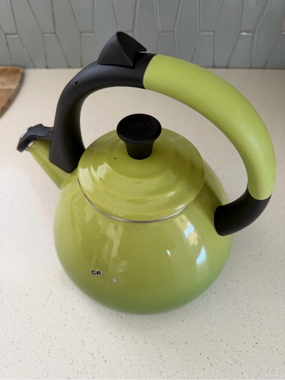 Le Creuset 1.5L (1.6 Qt.) Whistling Tea Kettle – Kiwi Green Kitchen